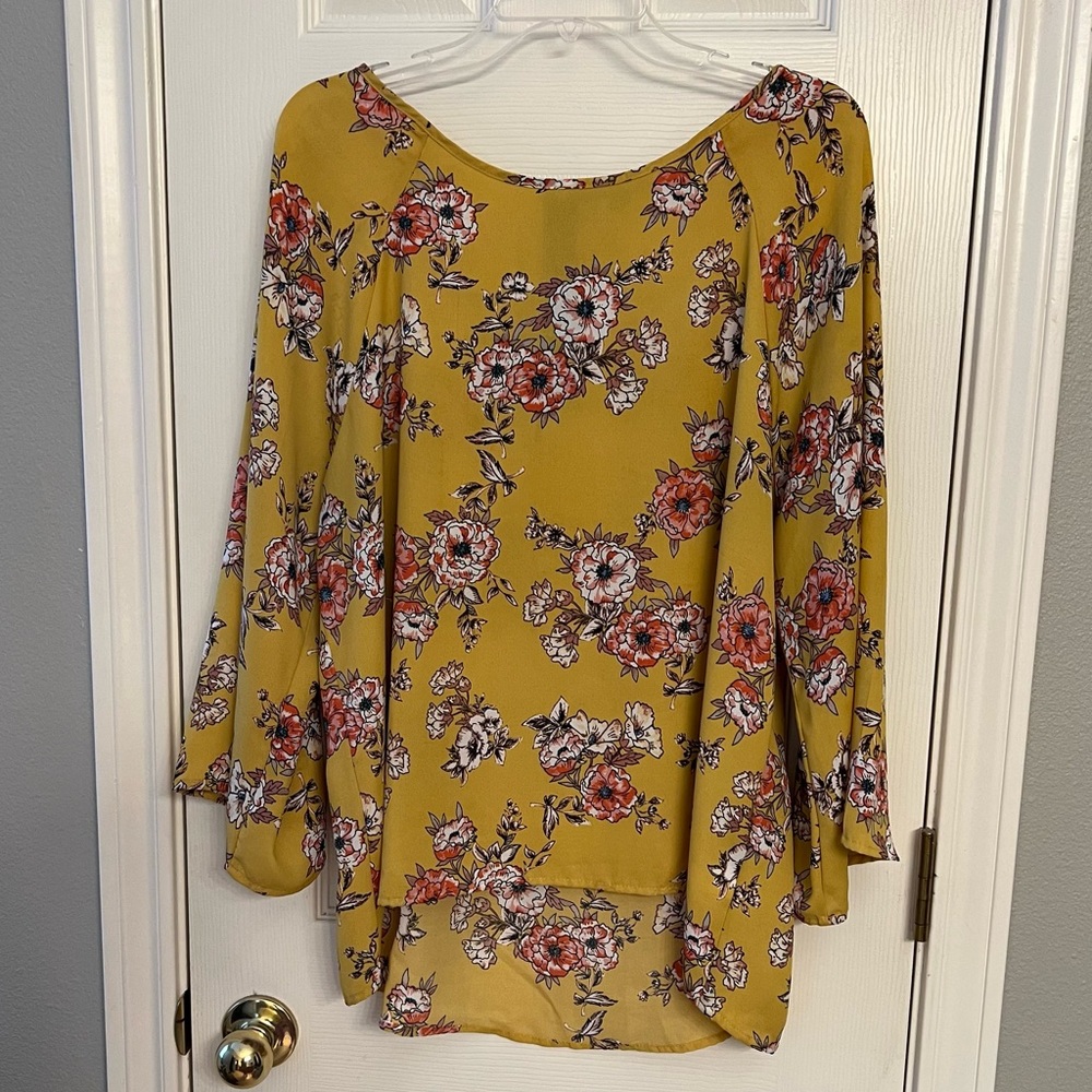 Papermoon Blouse from Stitch Fix-Gold floral, wide sleeve Size XXL fits like XL.